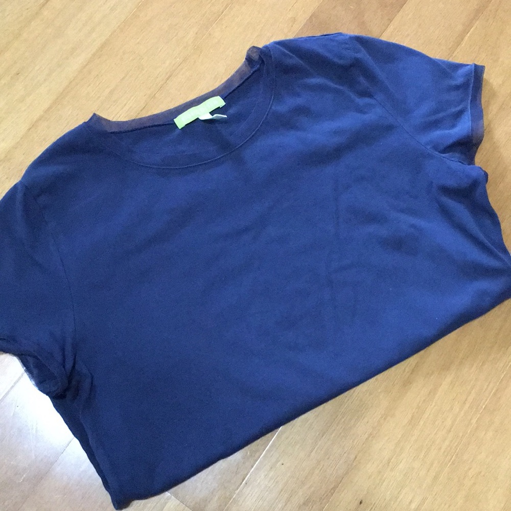 Basic navy tee